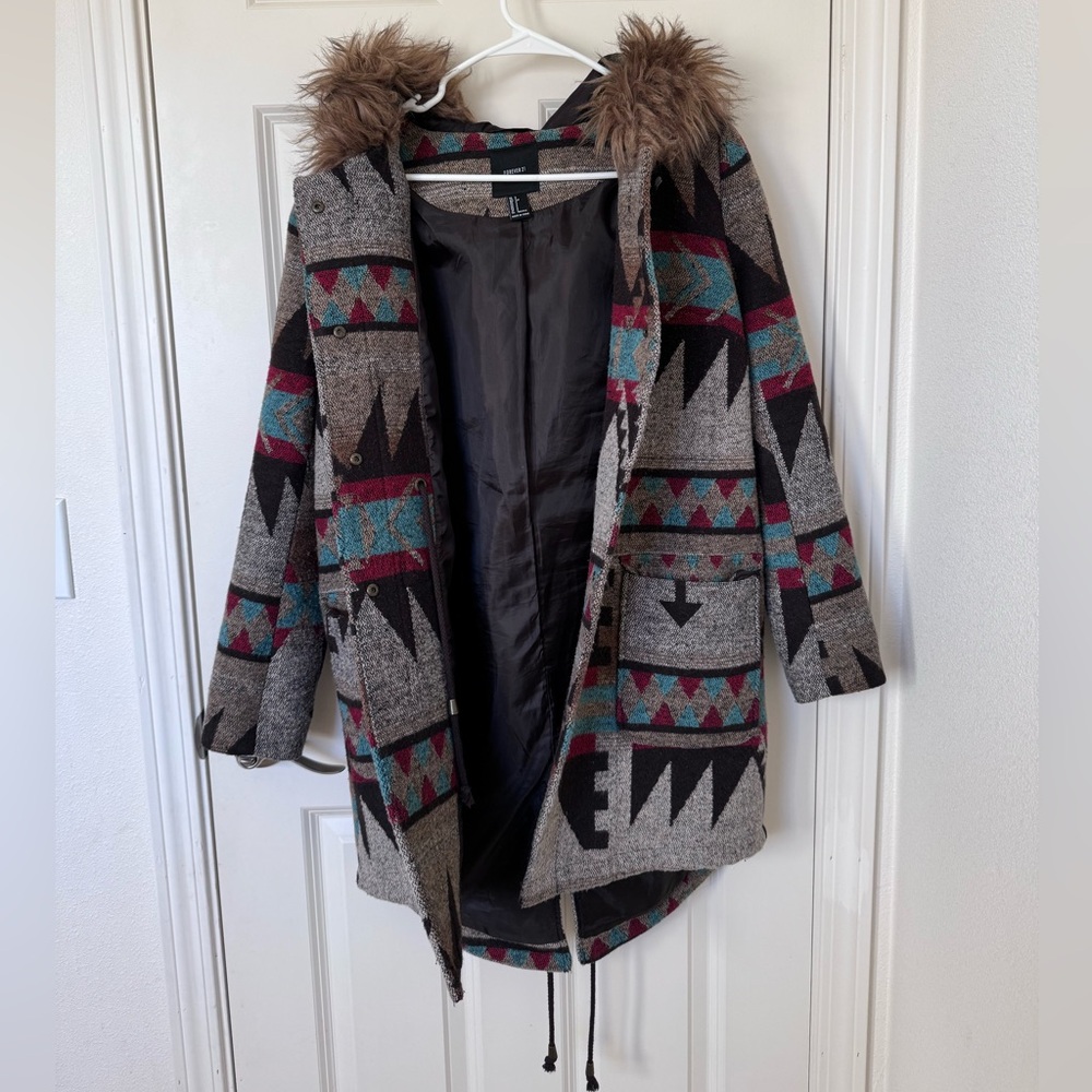Long trench jacket with fur hood - Picture 2 of 4